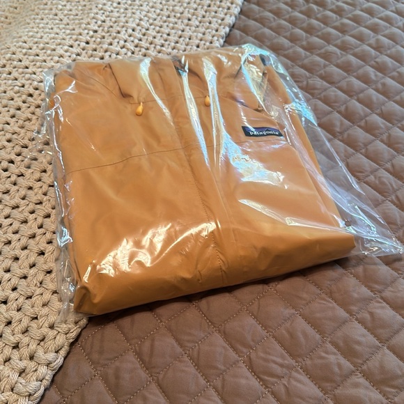 NWT Patagonia Torrentshell 3L Rain Jacket Women's M Dried Mango H2NO Packable - Picture 4 of 4